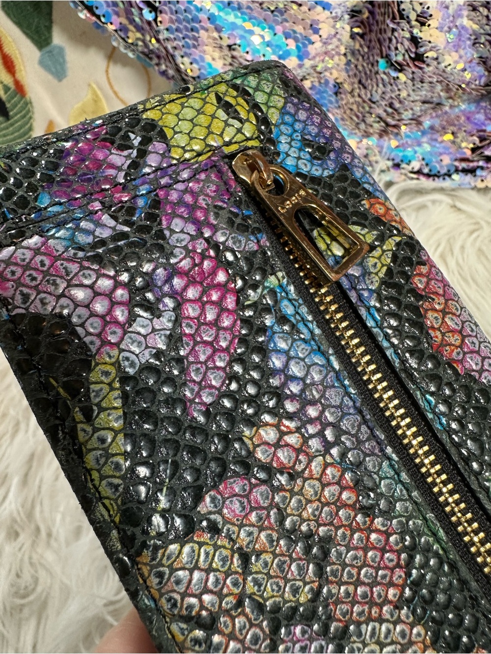 Lodis • Tropical Floral Textured Bi-Fold Wallet - Picture 4 of 14